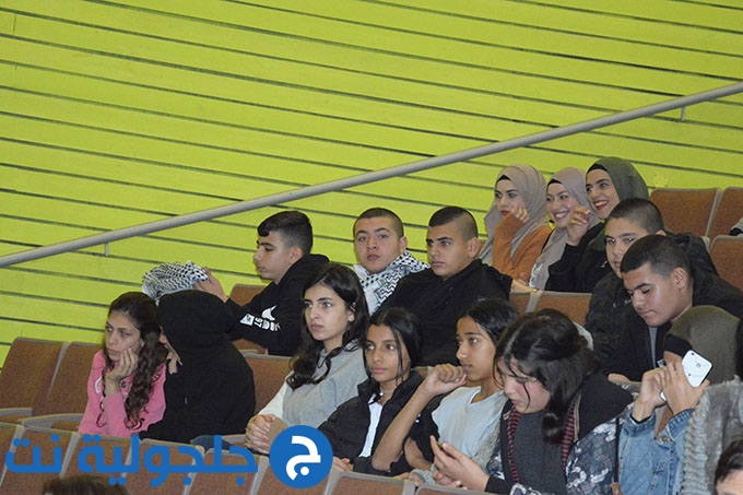 مجلس جلجولية المحلي يوزع منحاً للطلاب الجامعيين بقيمة مليون شيكل 